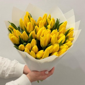 Букет із 51 жовтого тюльпана Сонячний