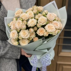Букет кустовых роз